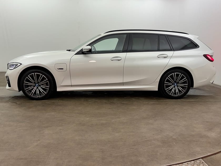 Bild 3 av BMW 330e xDrive Touring