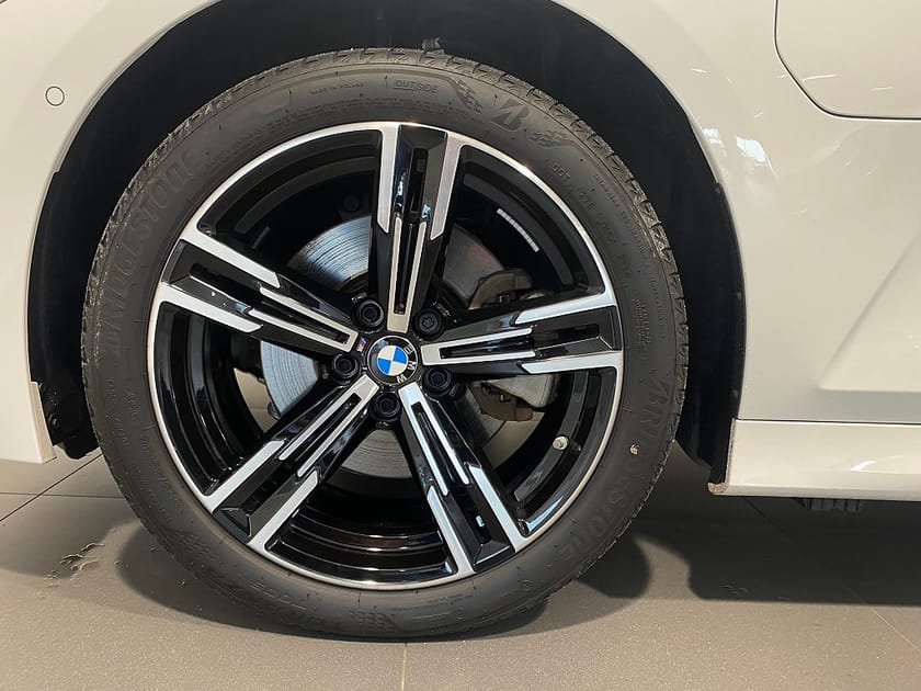 Bild 3 av BMW 330e xDrive Sedan