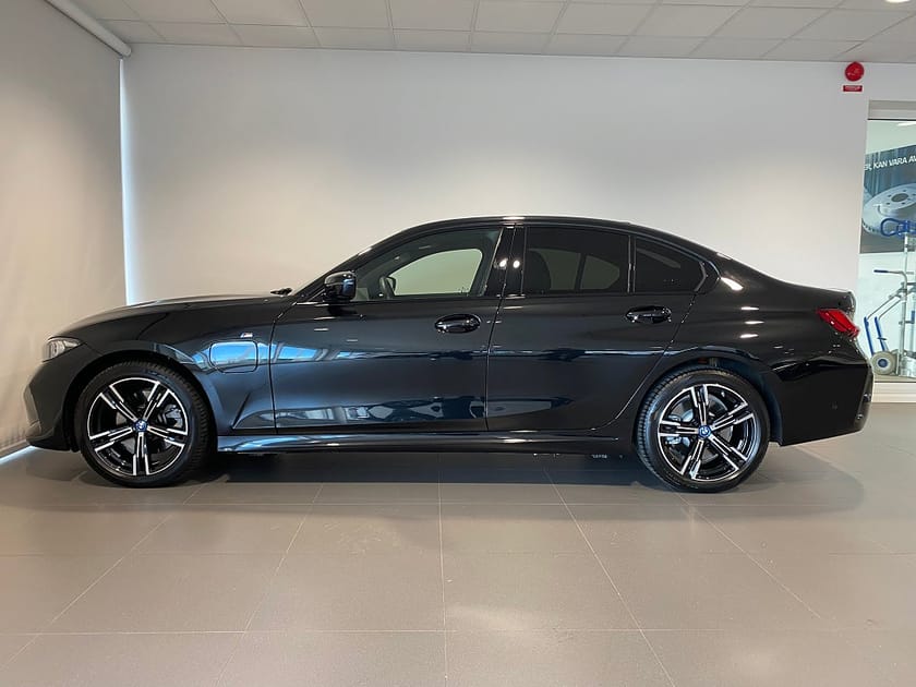 Bild 2 av BMW 330e xDrive Sedan