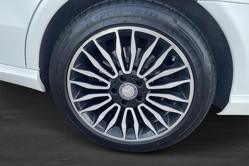 Bild 5 av Mercedes-Benz E 220 T BlueTEC 4MATIC
