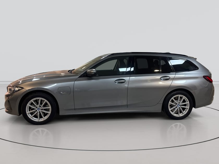 Bild 2 av BMW 330e xDrive Touring