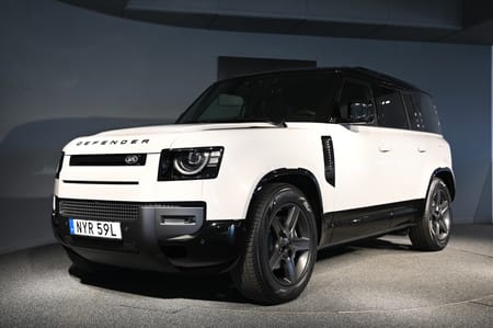 Land Rover Defender P300e PHEV