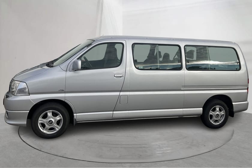 Bild 2 av Toyota HiAce Minibuss