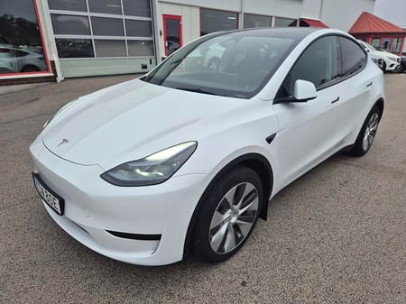 Tesla Model Y Standard Range RWD