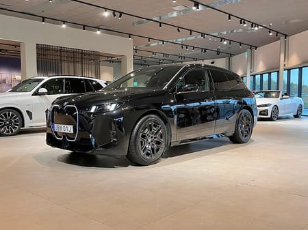 BMW iX xDrive60