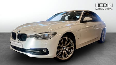 BMW 330e Sedan