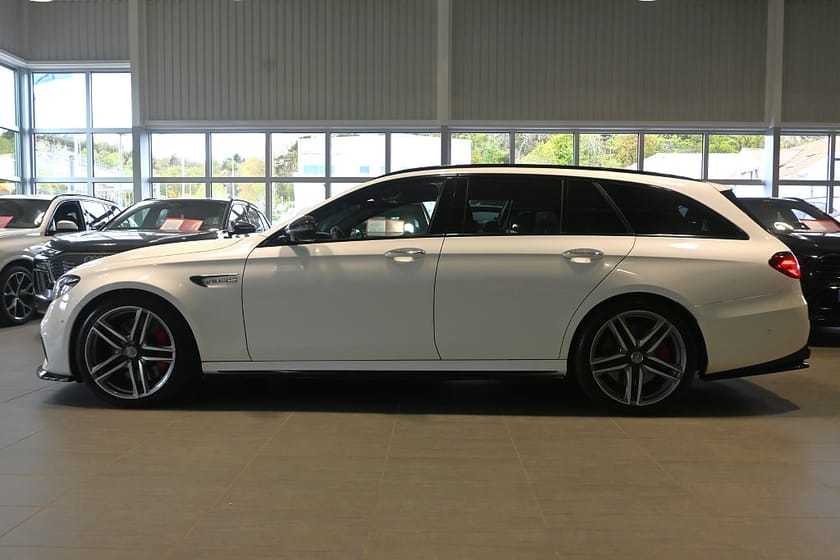 Bild 2 av Mercedes-Benz AMG E 63 S T 4MATIC+