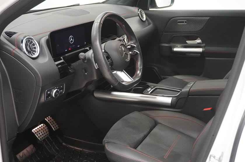Bild 2 av Mercedes-Benz EQA 300 4MATIC
