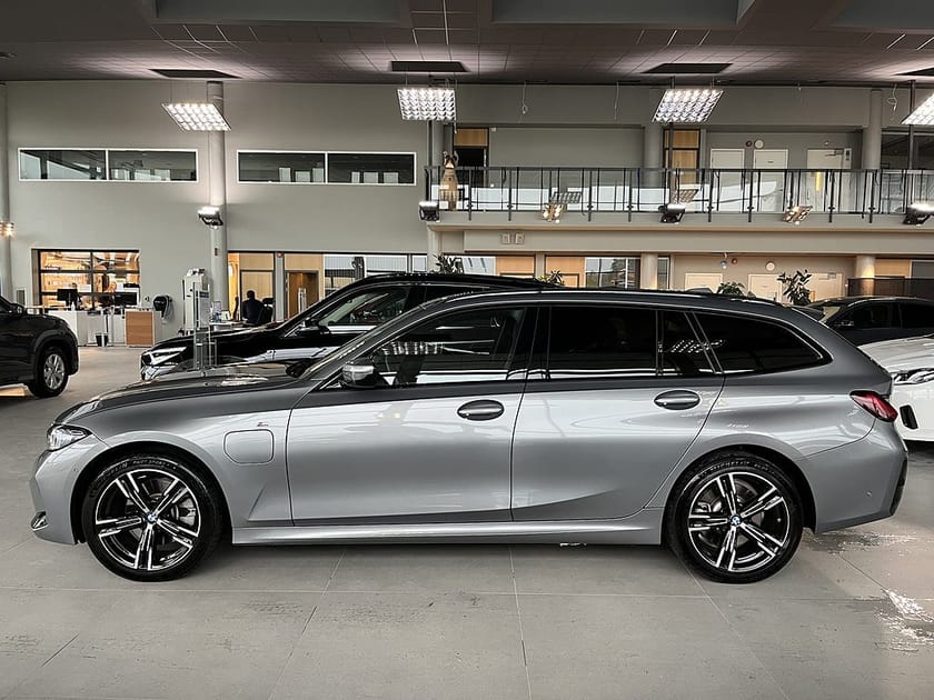 Bild 3 av BMW 330e Touring