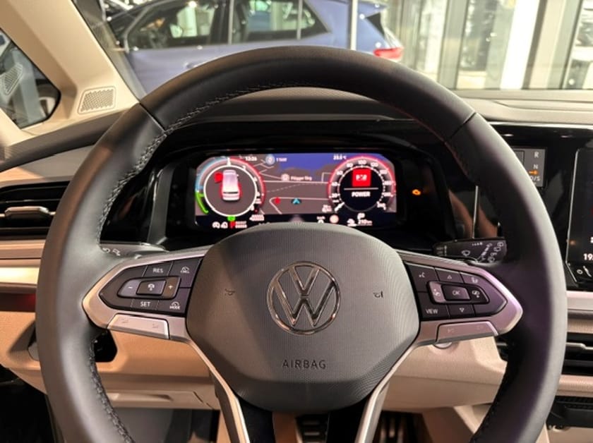 Bild 3 av Volkswagen Multivan eHybrid 4M