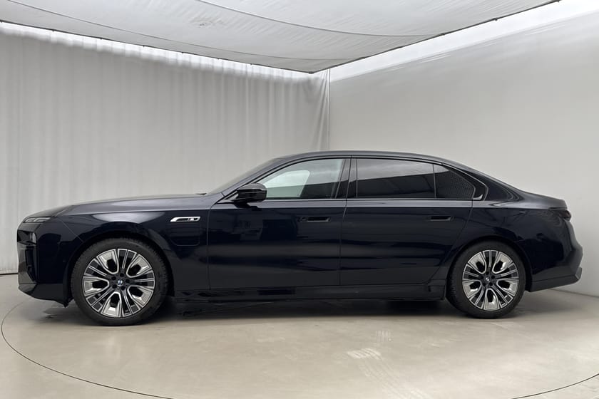 Bild 2 av BMW M760e xDrive