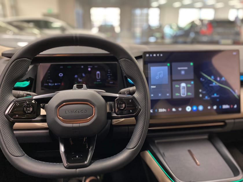 Bild 2 av Lynk & Co 08 PHEV