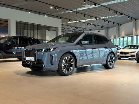 BMW iX xDrive60
