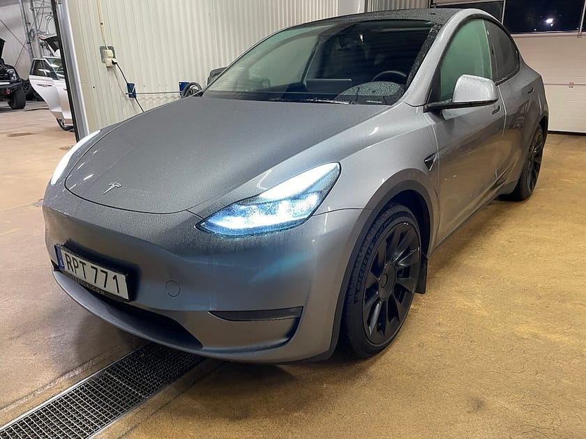 Bild 1 av Tesla Model Y Long Range AWD