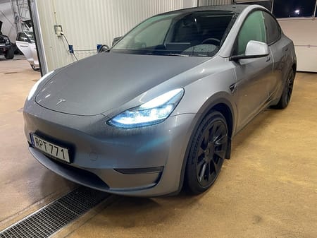 Tesla Model Y Long Range AWD