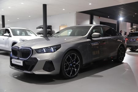 BMW 550e xDrive Sedan