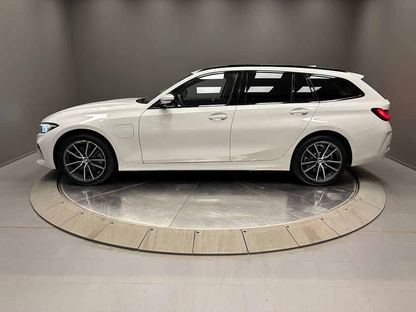 Bild 2 av BMW 330e xDrive Touring