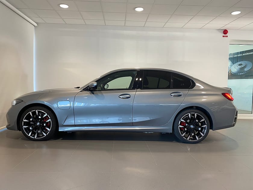 Bild 2 av BMW 330e xDrive Sedan