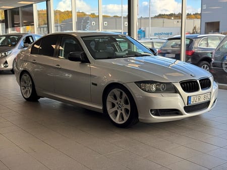BMW 320i Sedan