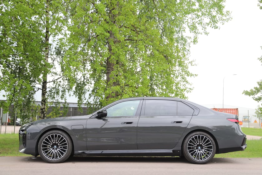 Bild 2 av BMW M760e xDrive