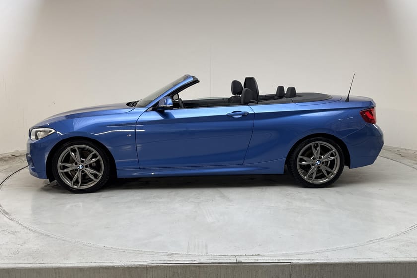 Bild 2 av BMW 228i Convertible