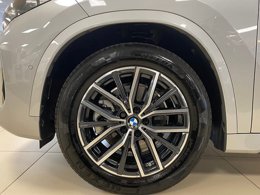 Bild 2 av BMW iX1 xDrive30