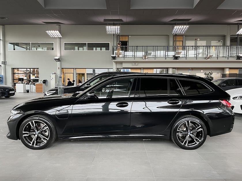 Bild 3 av BMW 330e Touring