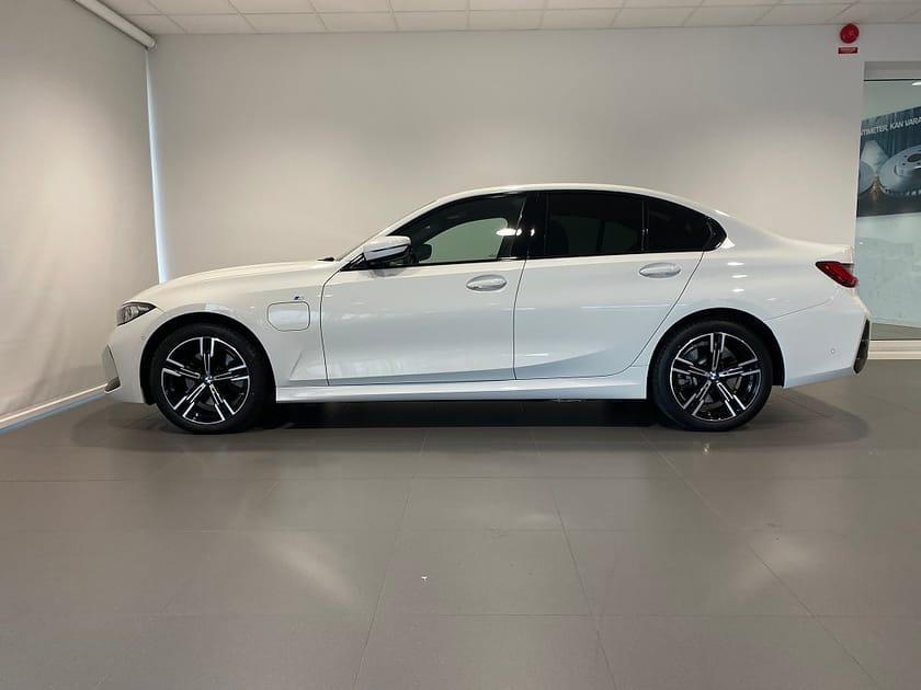 Bild 2 av BMW 330e xDrive Sedan