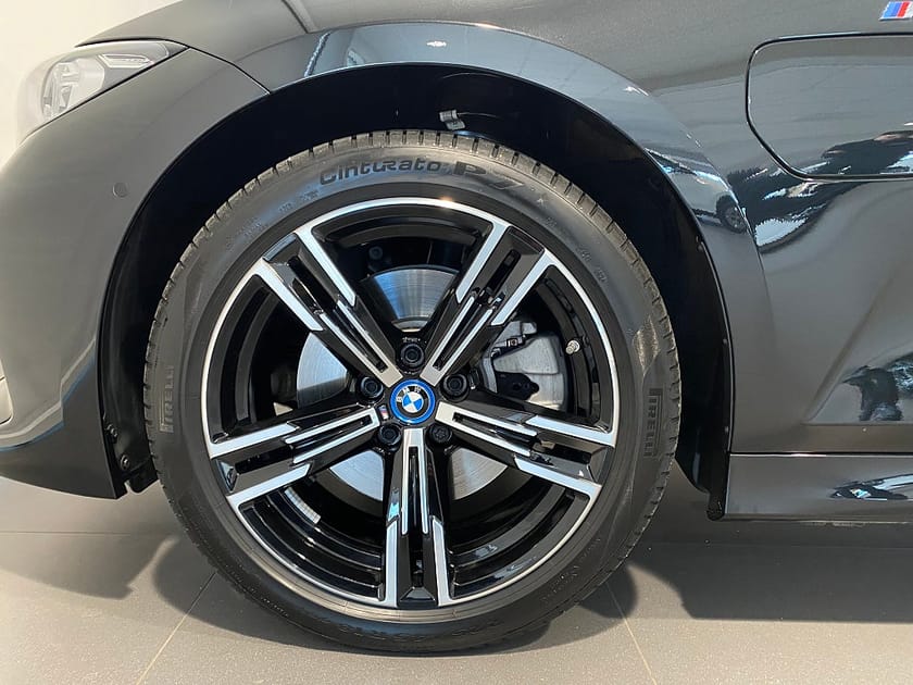 Bild 3 av BMW 330e xDrive Sedan