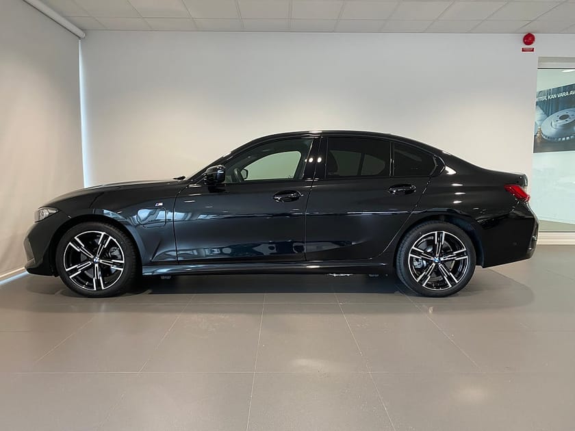 Bild 2 av BMW 330e xDrive Sedan