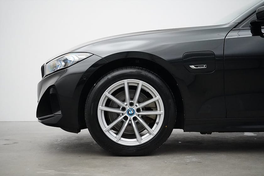 Bild 2 av BMW 330e xDrive Touring