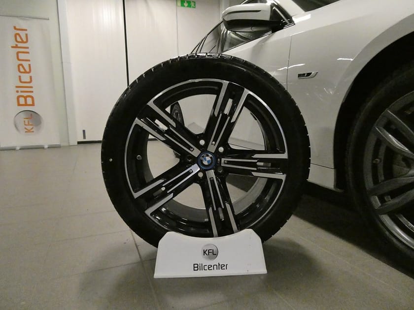 Bild 2 av BMW 330e xDrive Touring