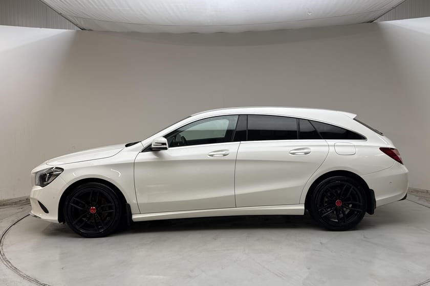 Bild 2 av Mercedes-Benz CLA 220 d 4MATIC Shooting Brake
