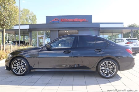BMW 330i xDrive Sedan