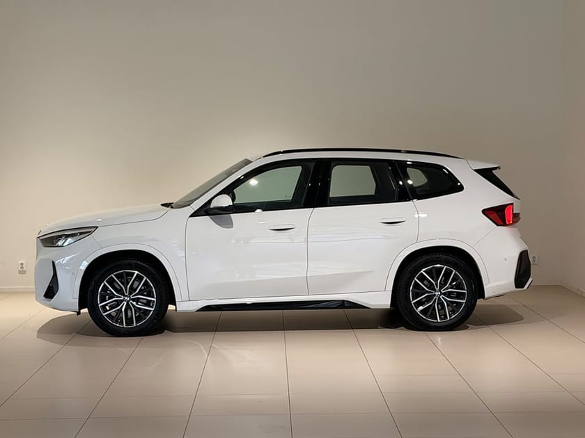 Bild 2 av BMW iX1 xDrive30