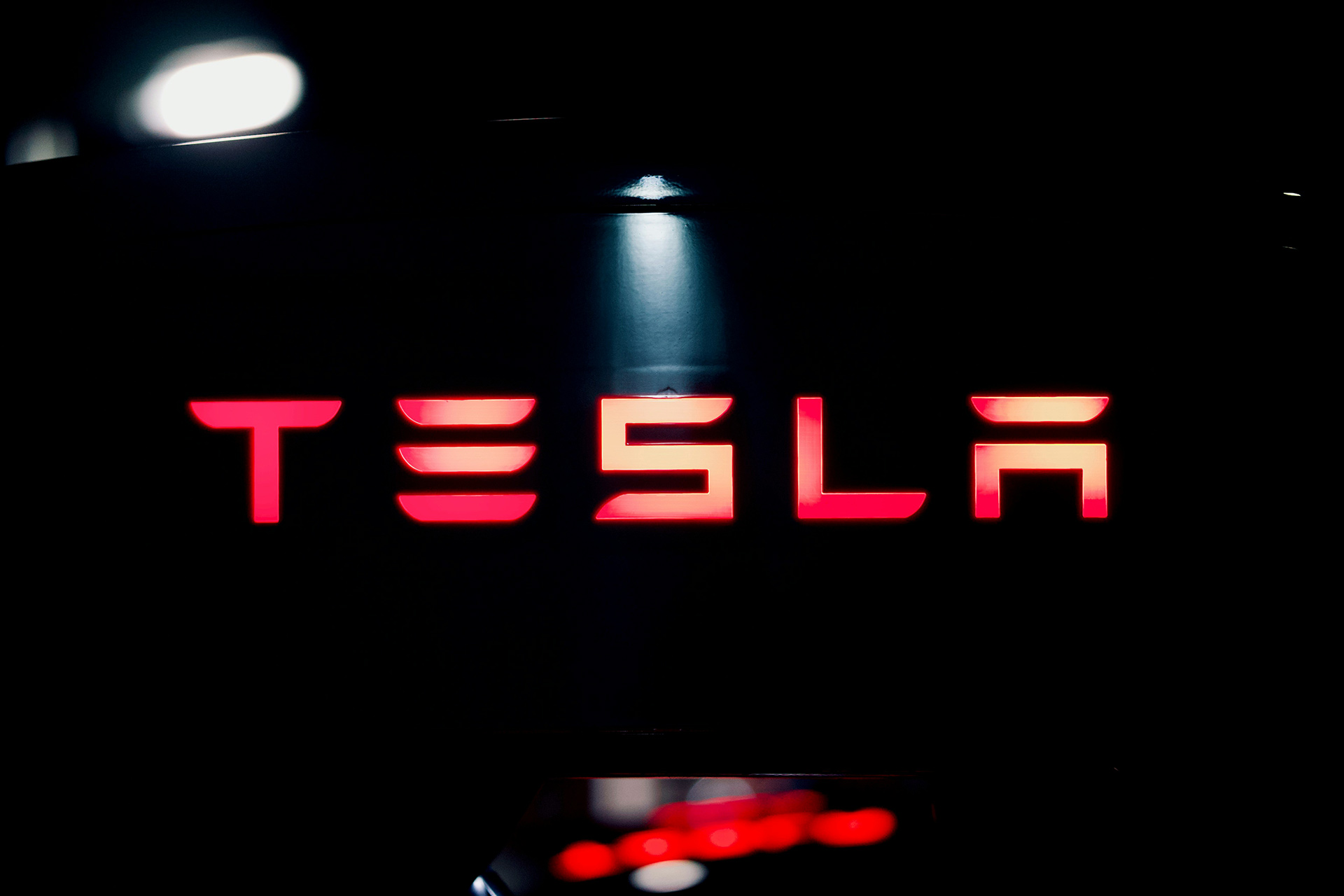 Utvald bild för Kommer Tesla lansera sin "superbilliga" bil Model Q?