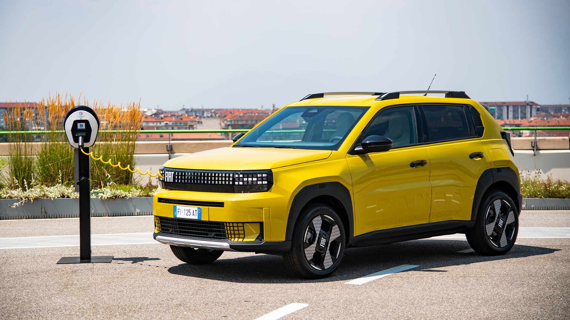Utvald bild för Säljstart för nya Fiat Grande Panda – Sveriges billigaste elbil