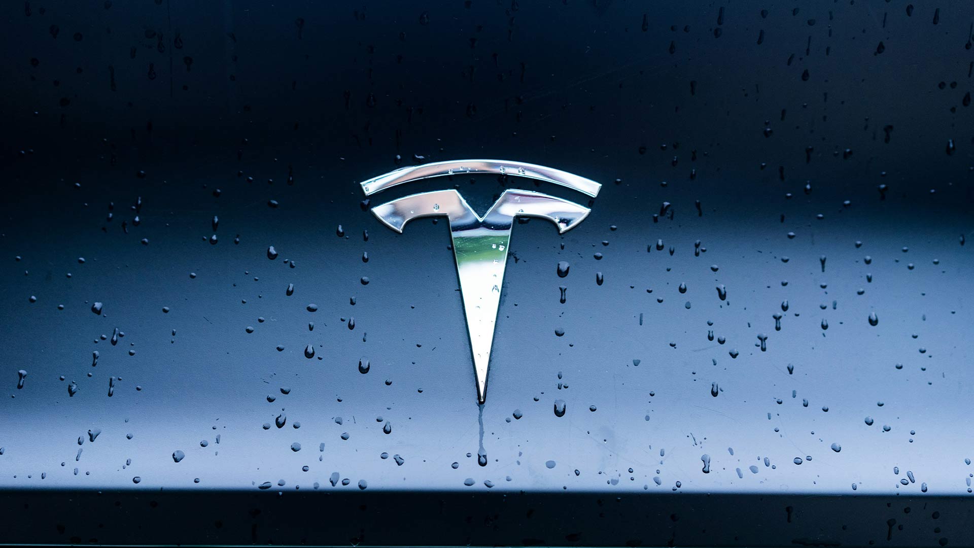 Utvald bild för Tesla rasar på börsen