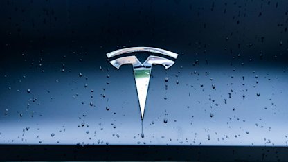 Utvald bild för Tesla rasar på börsen