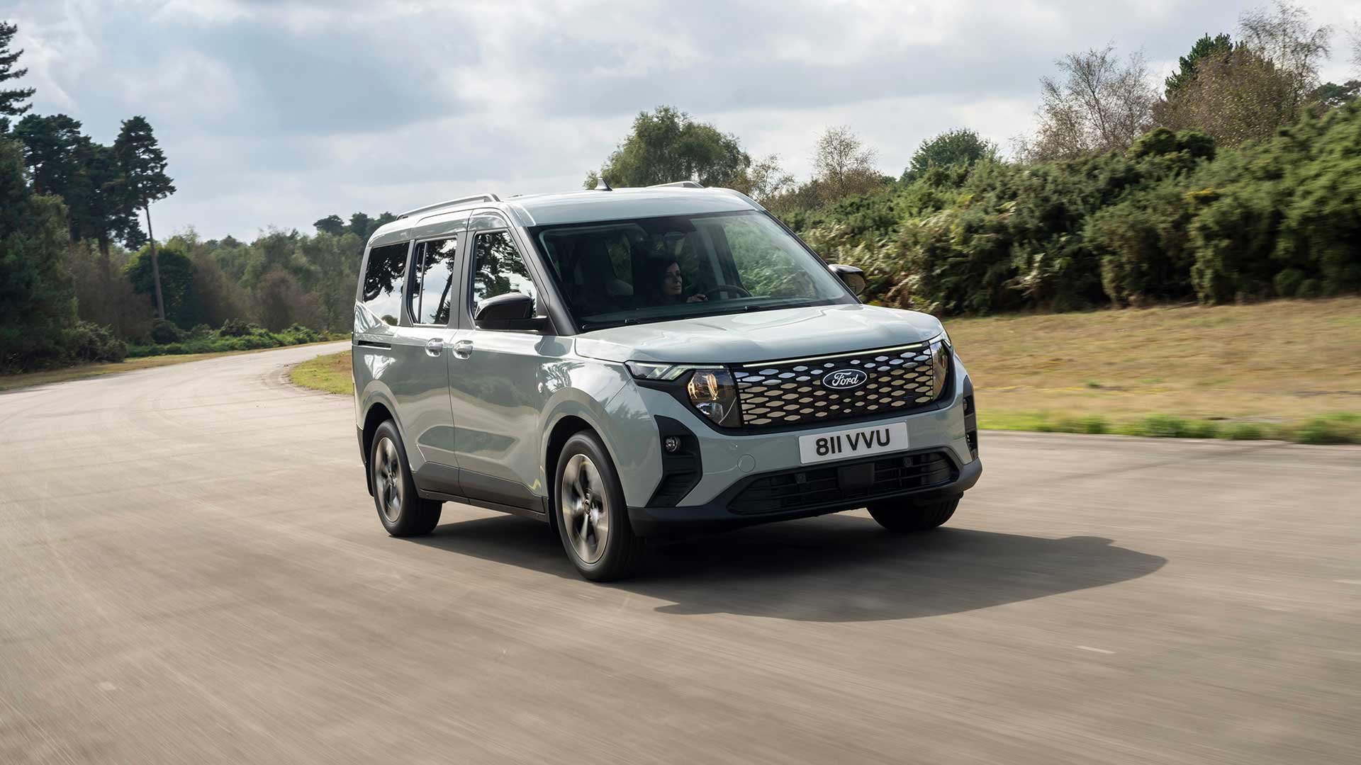 Utvald bild för Nya Ford E-Tourneo Courier är tillgänglig för beställning