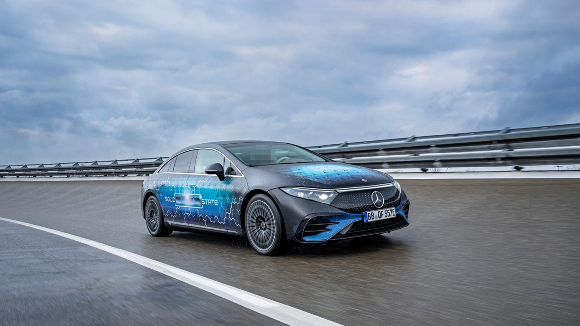 Utvald bild för Mercedes-Benz tar revolutionerande batteriteknik från labb till väg