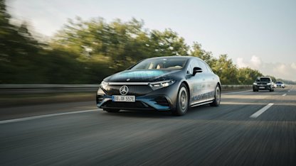 Utvald bild för Mercedes-Benz EQS slår rekord – kör över 1 200 km utan laddstopp