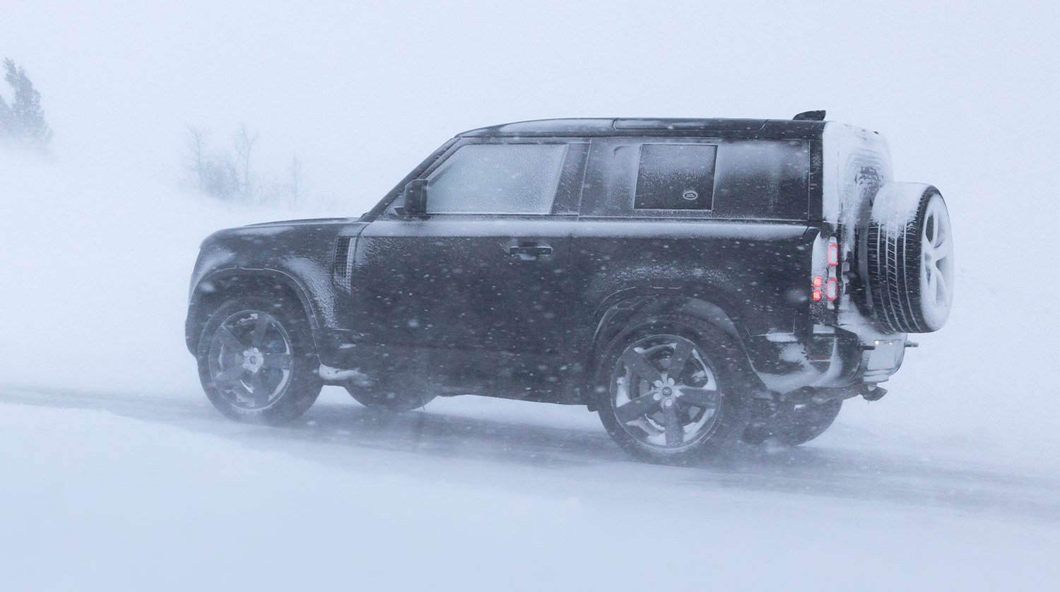 Utvald bild för Provkörning av Land Rover Defender 90 V8