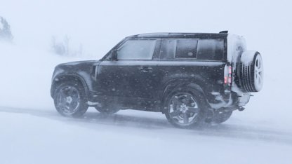 Utvald bild för Provkörning av Land Rover Defender 90 V8