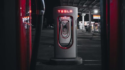Utvald bild för Teslas jubileumskampanj - gratis laddning för alla elbilar i Sverige
