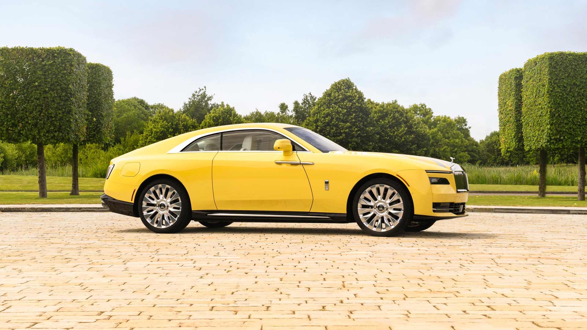 Utvald bild för Rolls-Royce släpper två nya elbilar