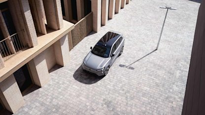 Utvald bild för Volvo EX90 uppgraderas med snabbare laddning och mer datakraft