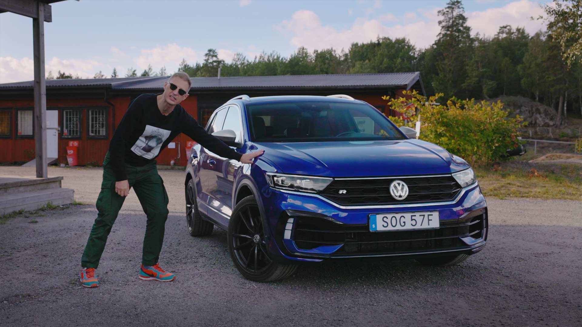 Utvald bild för Tesla Model Y förlorare – VW T-Roc vinnare