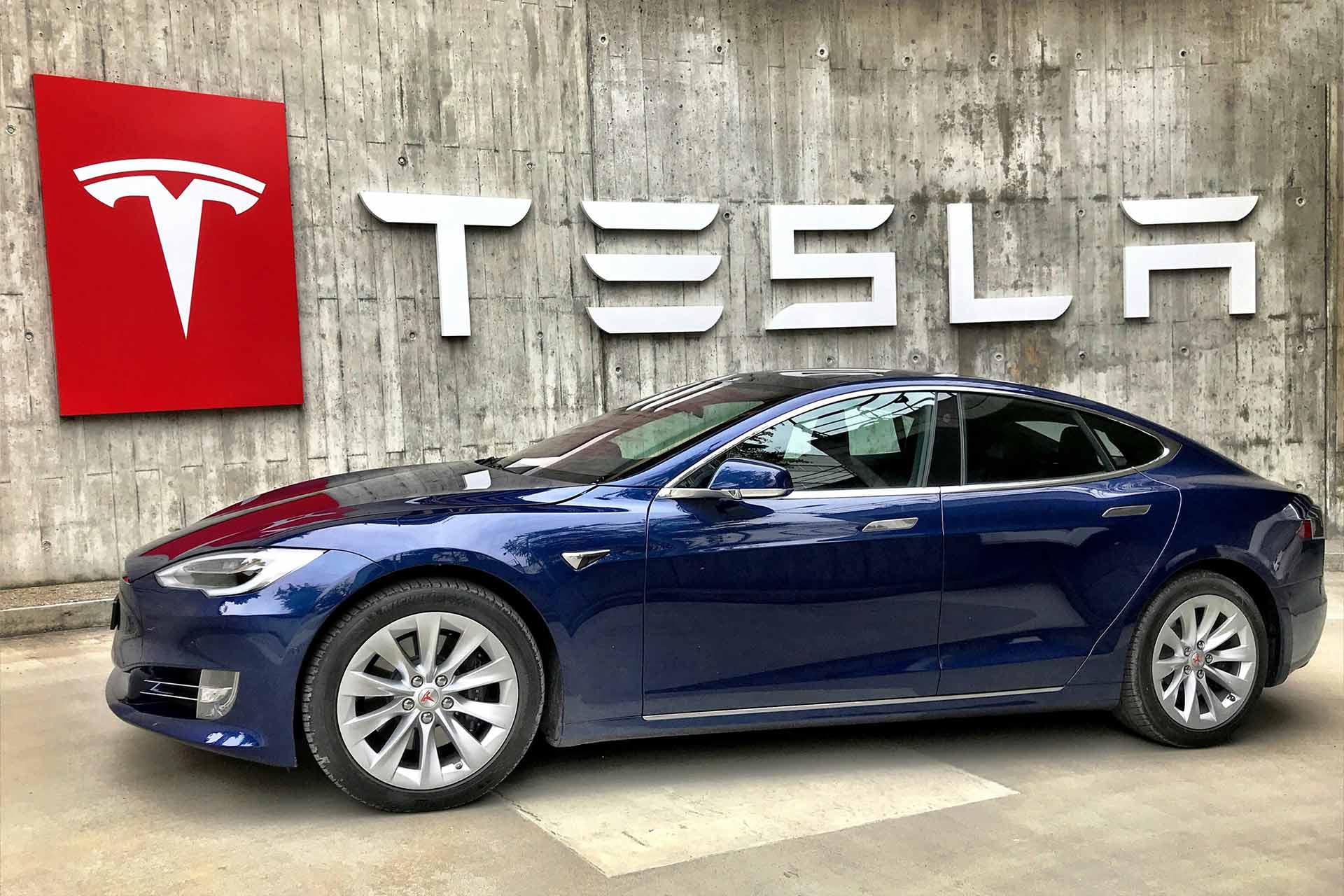 Utvald bild för Värva en ny Tesla-kund och tjäna 8 500 kronor