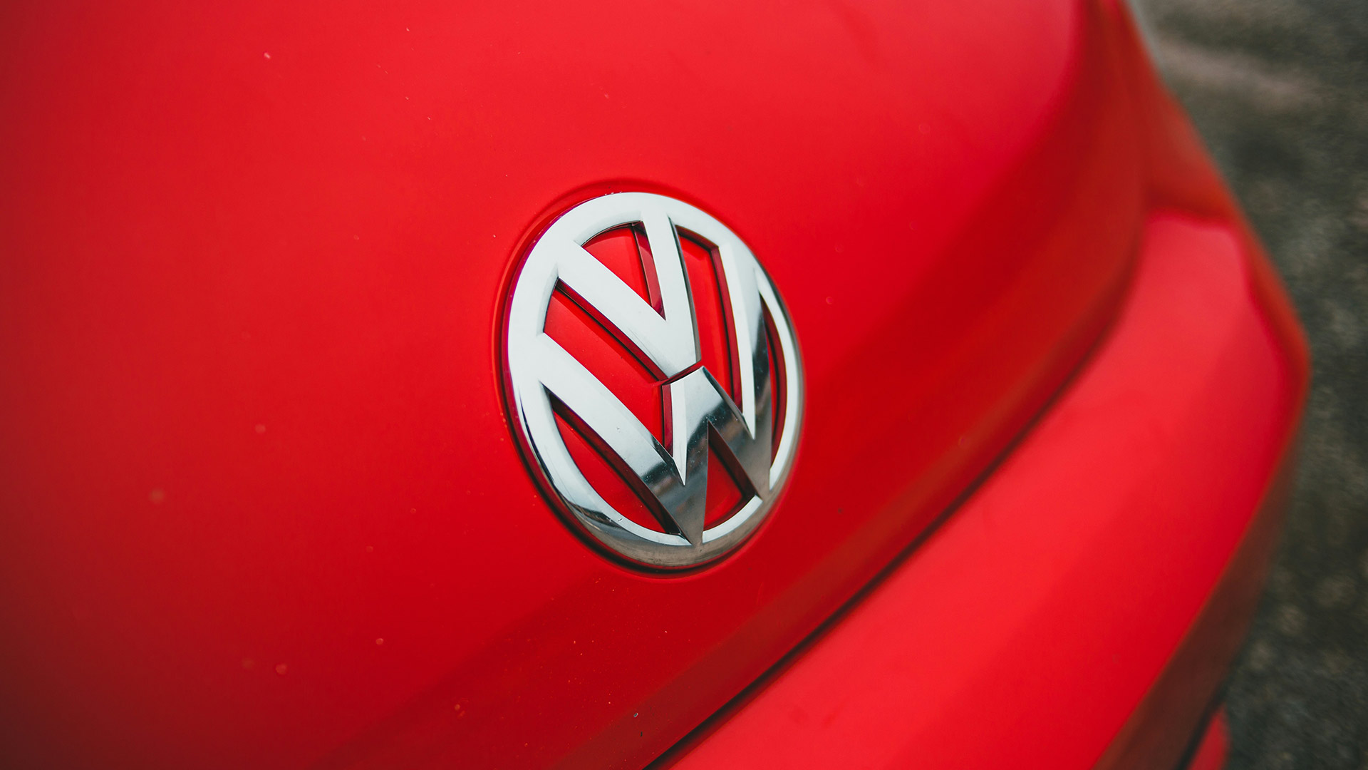 Utvald bild för Volkswagen krisar: flera elbilsmodeller försenade